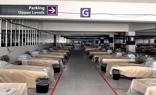 ·基伯曼发在网上的照片，地下停车场被改成临时病房。