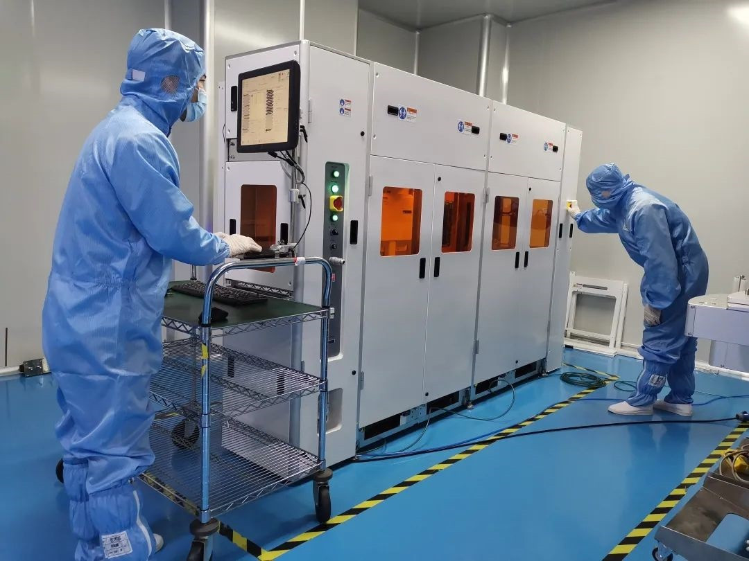 京仪装备首台 12 吋双臂晶圆倒片机研发成功:每小时倒片 300 片以上
