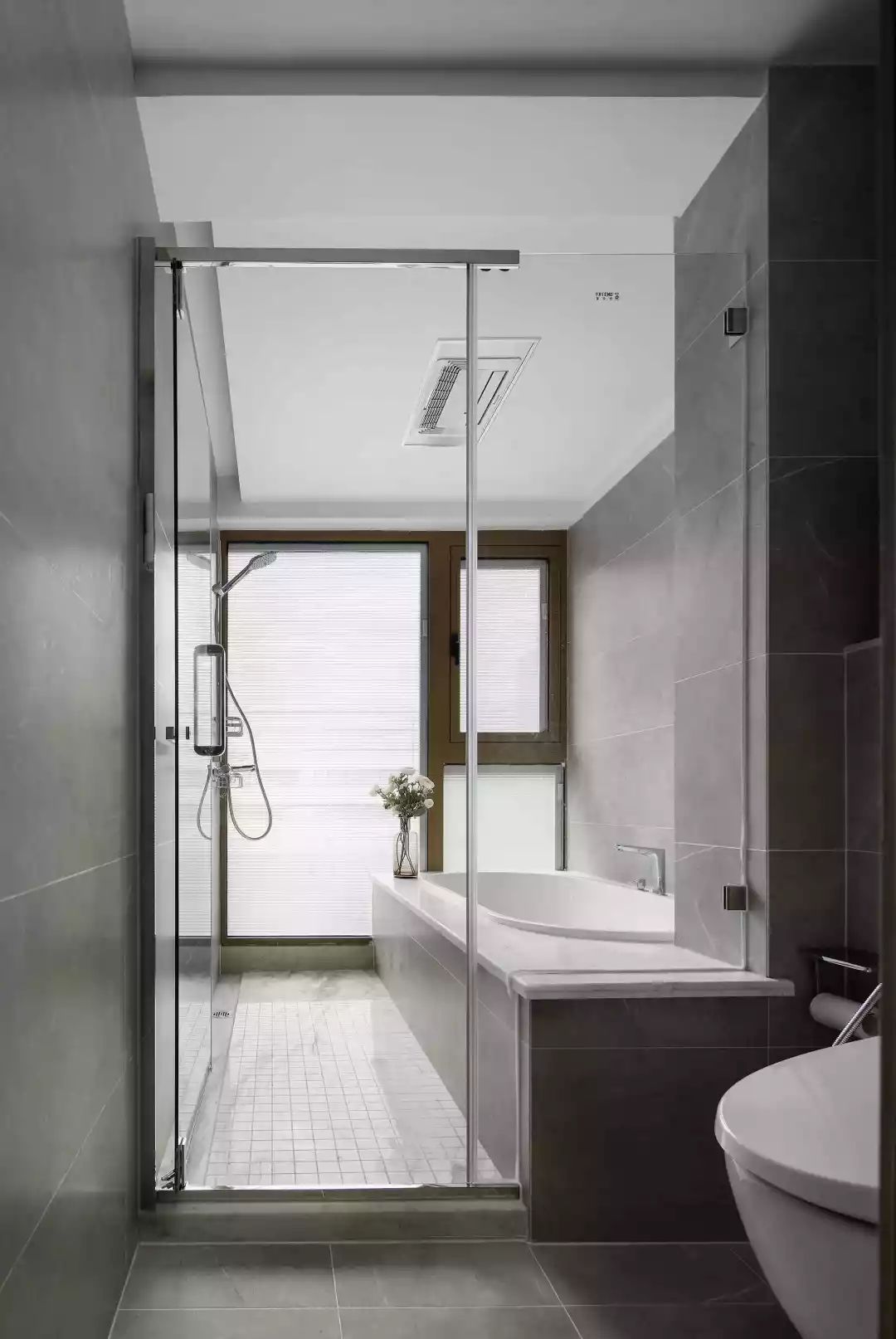 150㎡现代简约客厅太宽敞装个矮墙电视墙隔出一个办公房