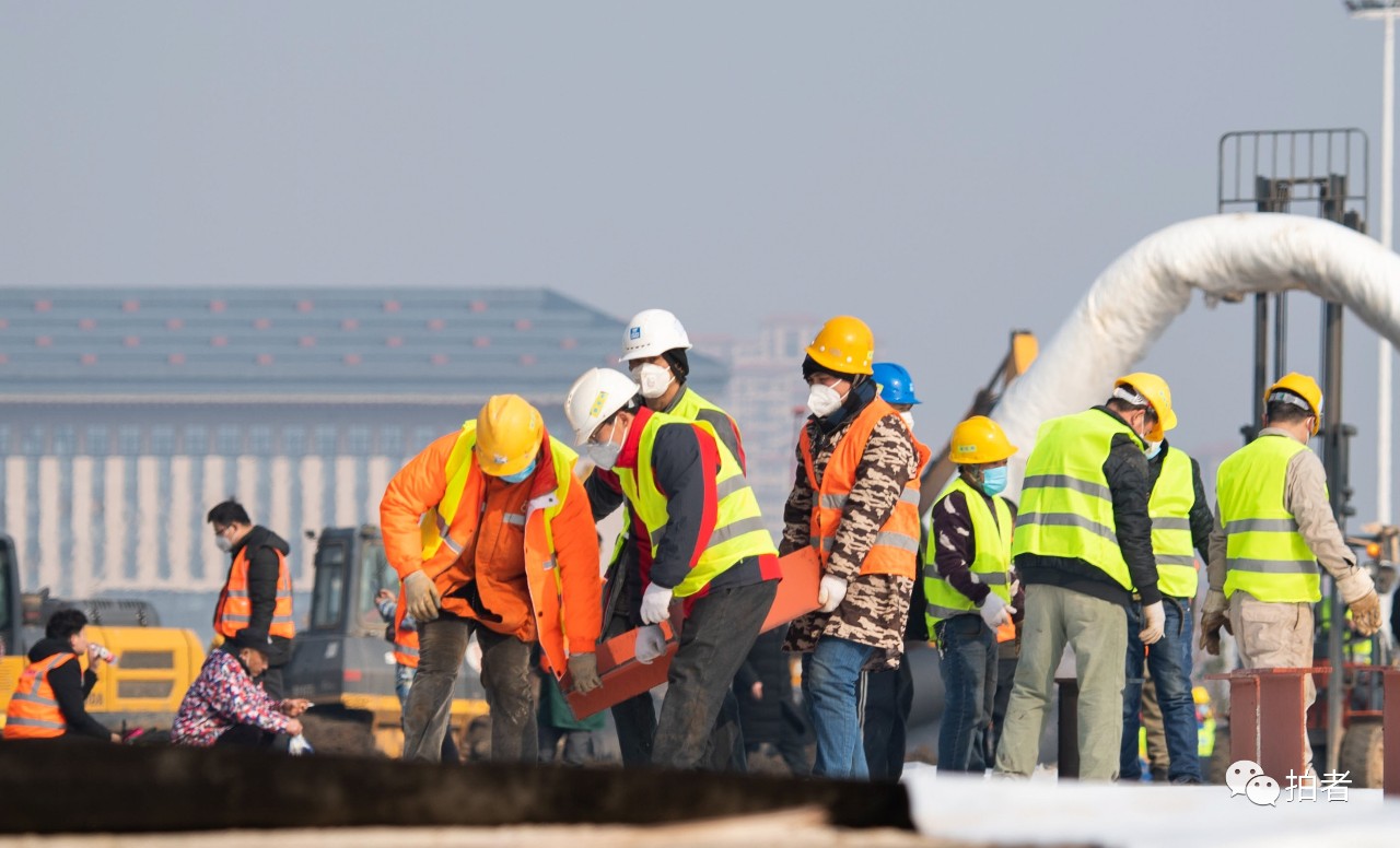 根据最新设计,雷神山医院总建筑面积扩大至约6万平方米.