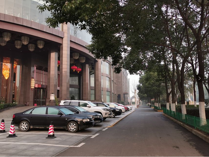  空荡荡的武汉城区。自1月23日10时起，武汉全市关闭公共交通。本刊记者/黄孝光 摄（下同）