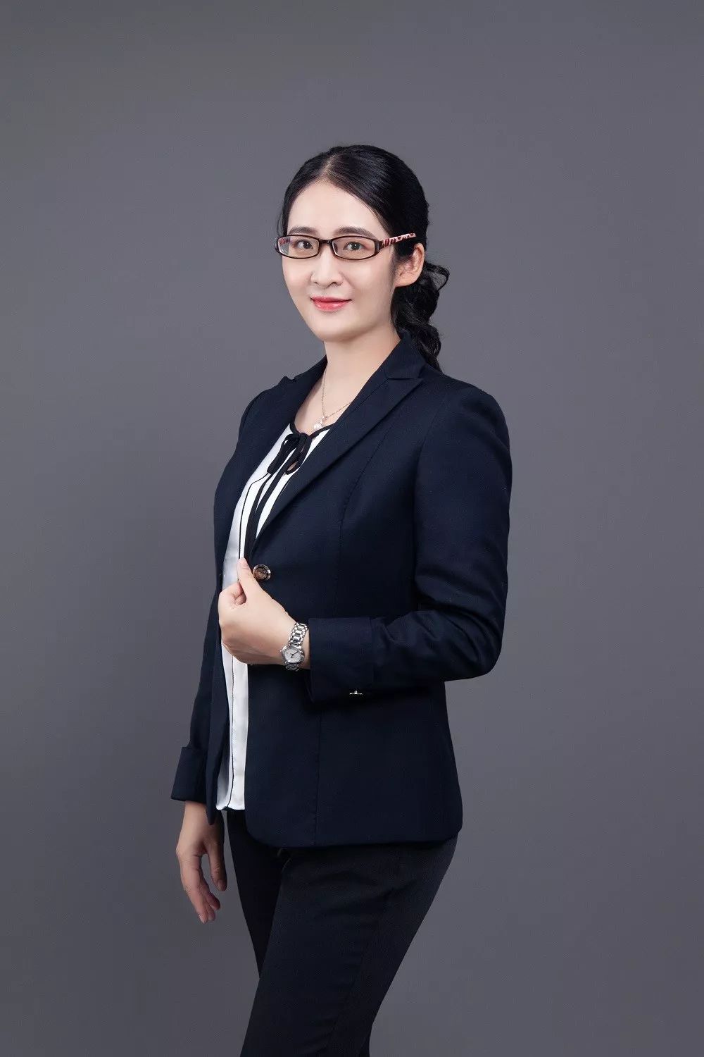 13000多人中位居全国第一第二届新财富最佳投顾国海证券陈敏聪是如何