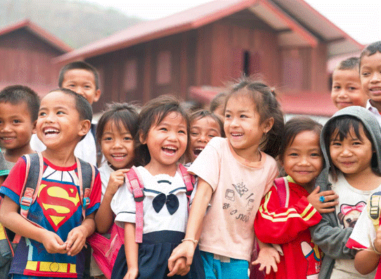 离南欧江一级电站不远的惠娄移民新村的孩子们。