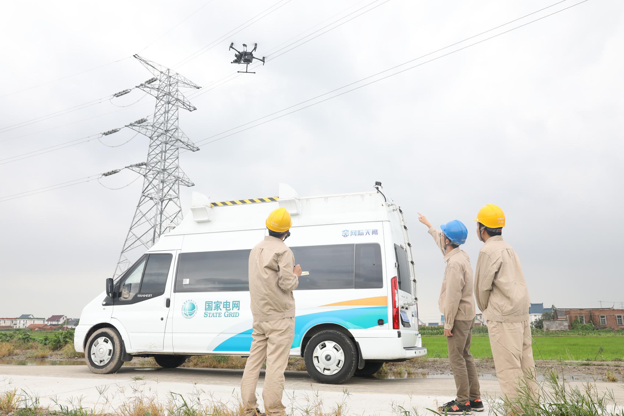 国内首批电网巡检"航母"启用 江苏电网迈入无人机一体化智慧巡检新