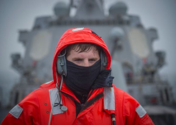  美海軍第二艦隊的1名艦員（美國海軍網站）
