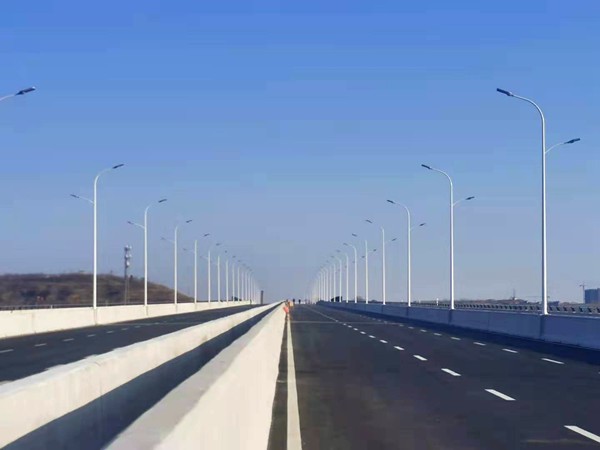 烟台塔山南路上跨蓝烟铁路立交桥工程竣工通车