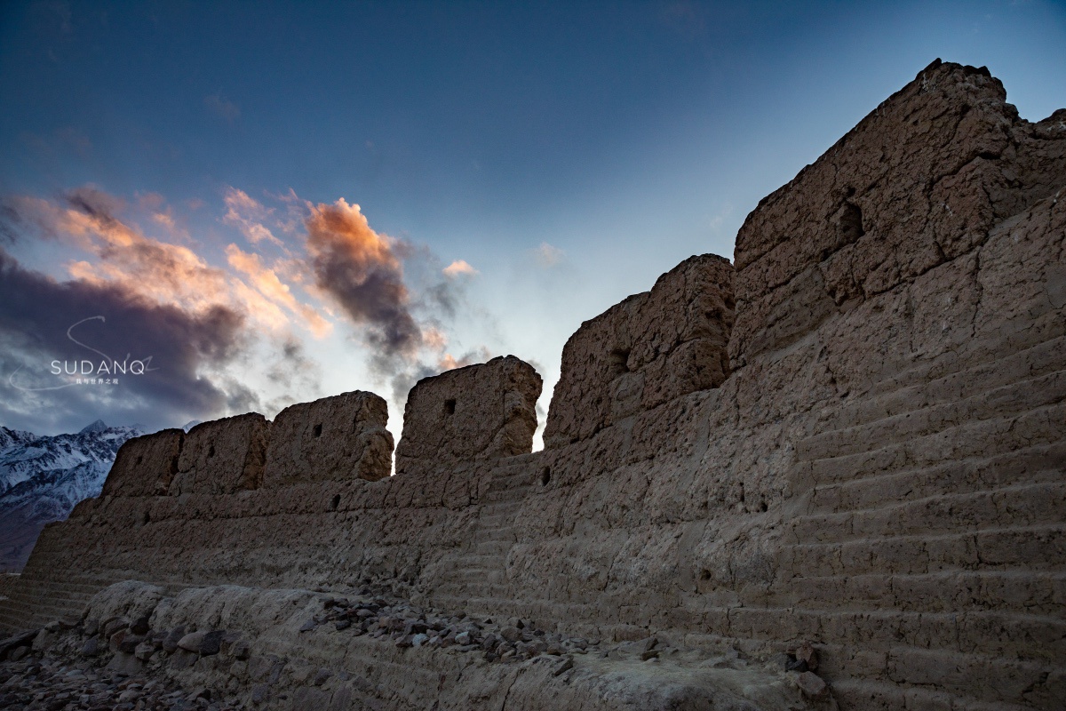 他在《大唐西域记》中如此描述:"朅盘陀国周二千余里.