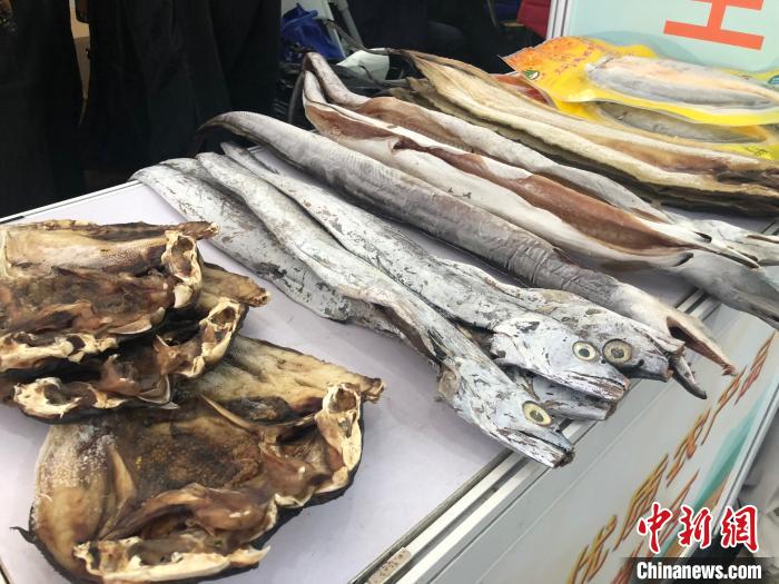 图为各类风干海鲜产品。 林波 摄