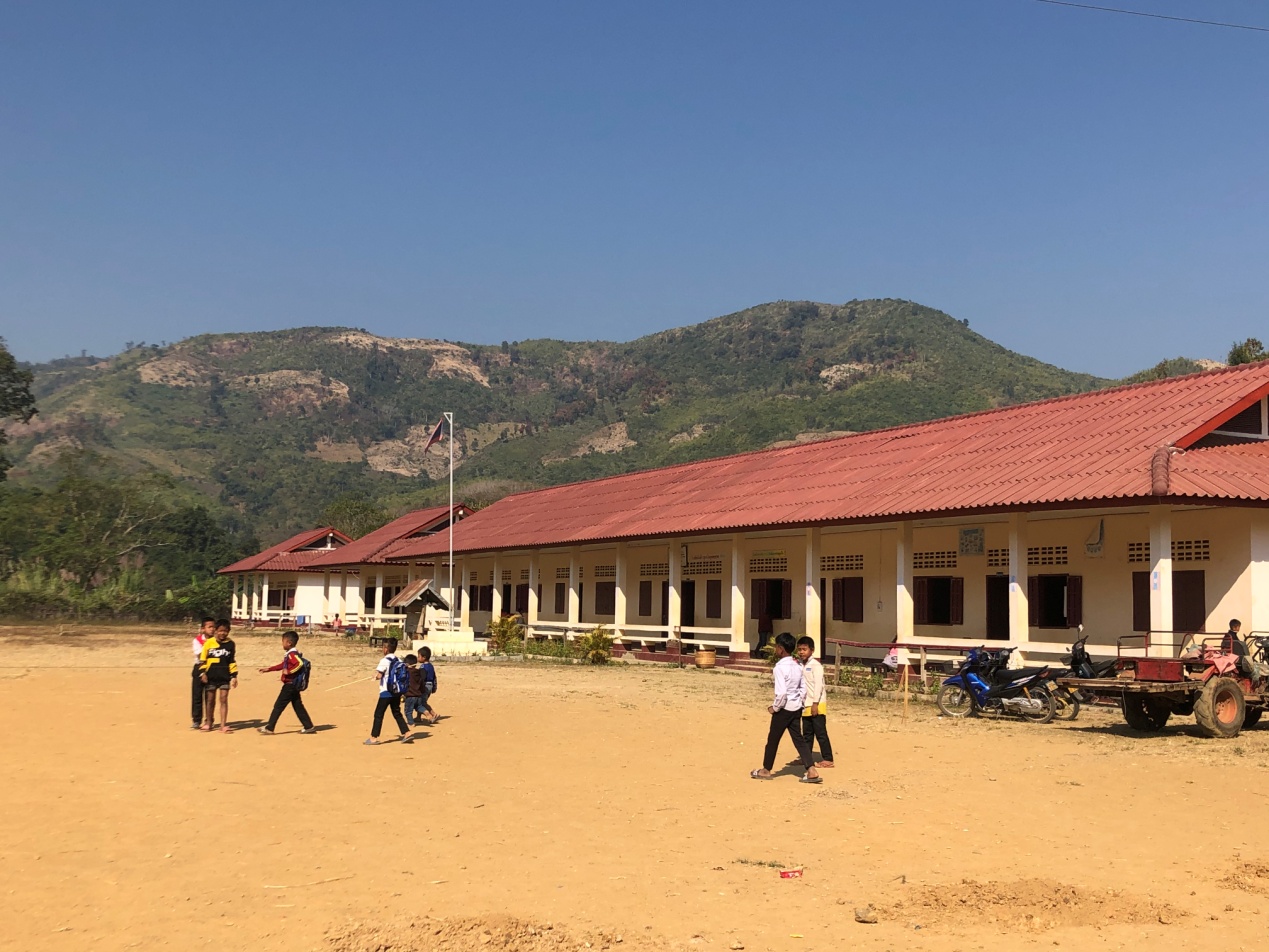 离南欧江一级电站不远的惠娄移民新村小学。