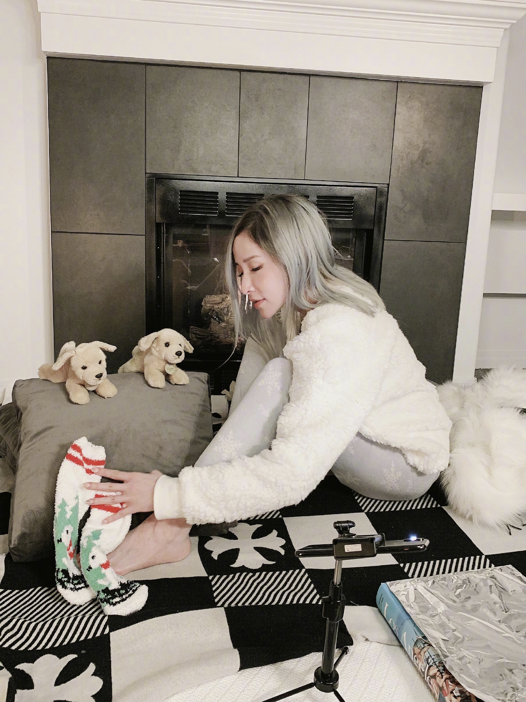 的风格的服装,萧亚轩生活中的家居服也选择这种比较保暖又减龄的风格