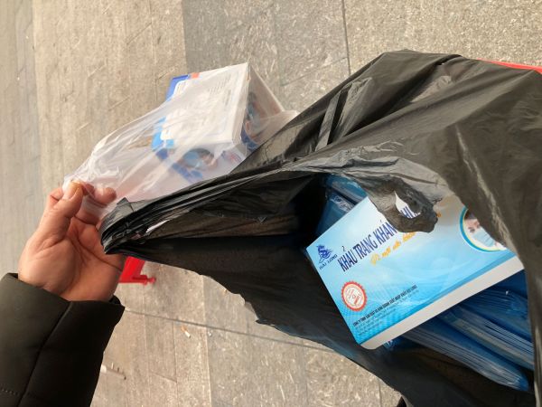 中越边境线上的口罩生意:价格翻番 仍有批量交易