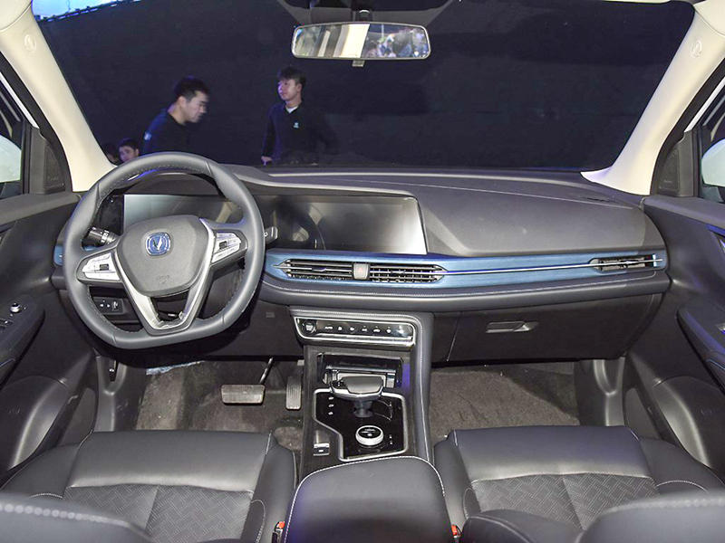 搭载比亚迪的三元锂电池 续航 605 km 长安E-Rock或于3月上市