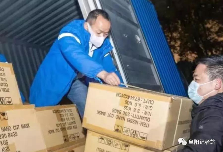 他把10万只口罩送到武汉,然后自我隔离!