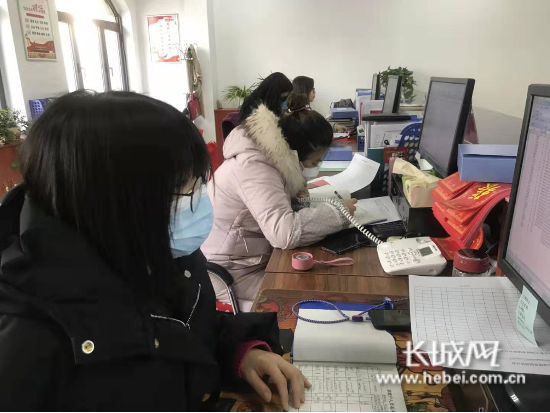 秦皇岛街居党员干部扛起战旗冲在防控疫情第一线