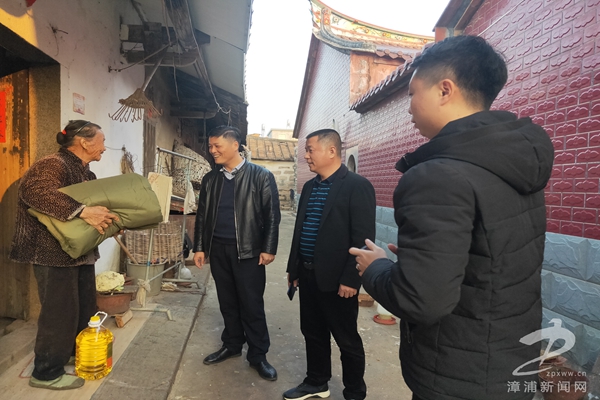 漳浦赤湖镇开展建档立卡贫困户慰问活动