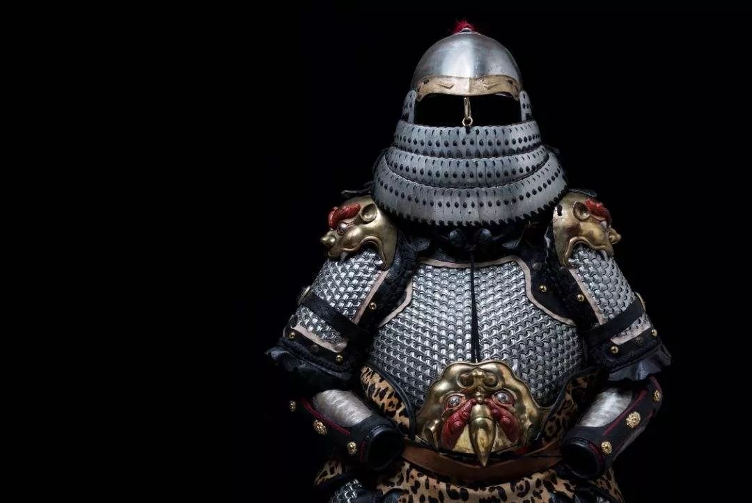 战国盔甲鲨鱼皮防刀剑,现代黑科技仿生鲨鱼皮战术裤保暖又帅气!