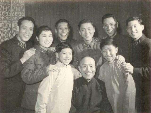 其中知名度最高的是小蘑菇常宝堃,只不过英年早逝,后来常宝霆,常宝华