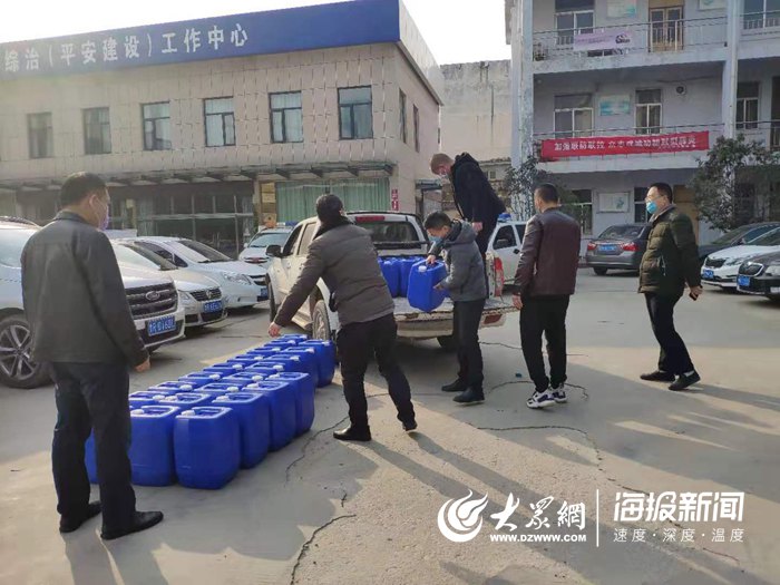 “军人退伍不褪色” 菏泽爱心市民李万里向南城街道办事处捐赠一吨消毒液