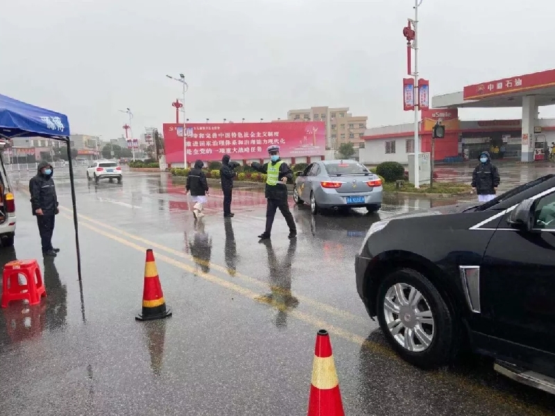 汕尾陆丰交警春节全员在岗 打响疫情防控阻击战
