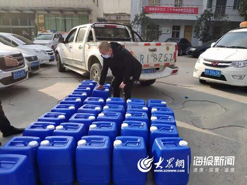 “军人退伍不褪色”菏泽爱心市民李万里向南城街道办事处捐赠一吨消毒液