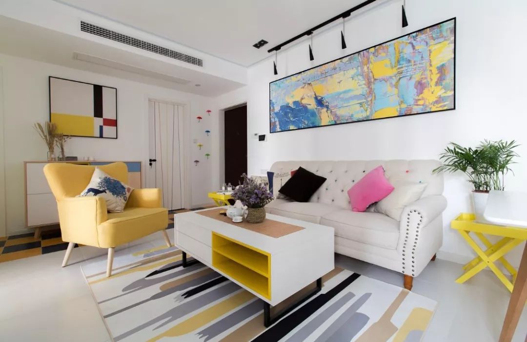 客厅装中央空调装在吊顶的哪个位置更合适