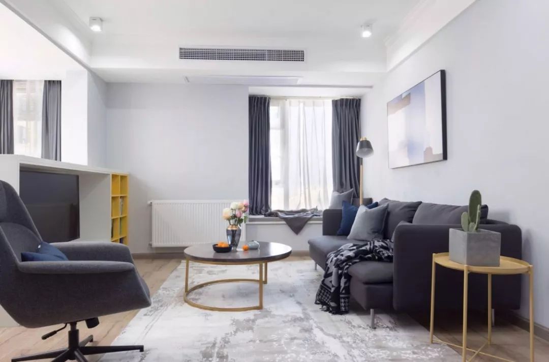 客厅装中央空调装在吊顶的哪个位置更合适