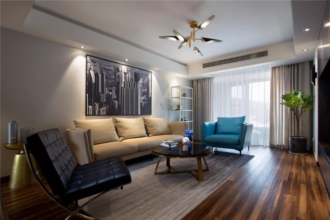 客厅装中央空调装在吊顶的哪个位置更合适