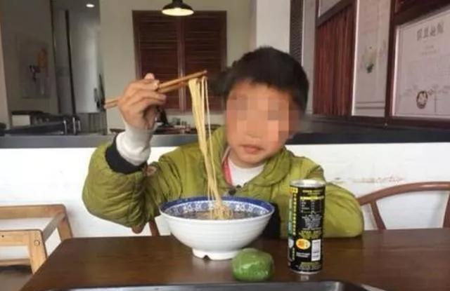 小男孩肾衰竭 靠透析维持 医生提醒:4种路边小吃 少给孩子吃