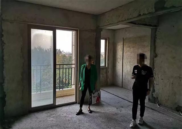 小户型忌讳墙体多,61㎡住房砸掉墙体,变宽敞不说还多出一间房