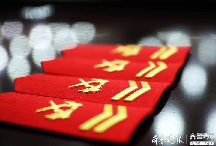 武警济南支队举行中级士官晋衔仪式