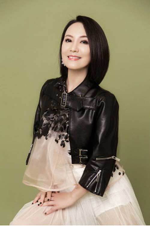 周艳泓跨越两个八度 携"泓式民谣"重磅来袭