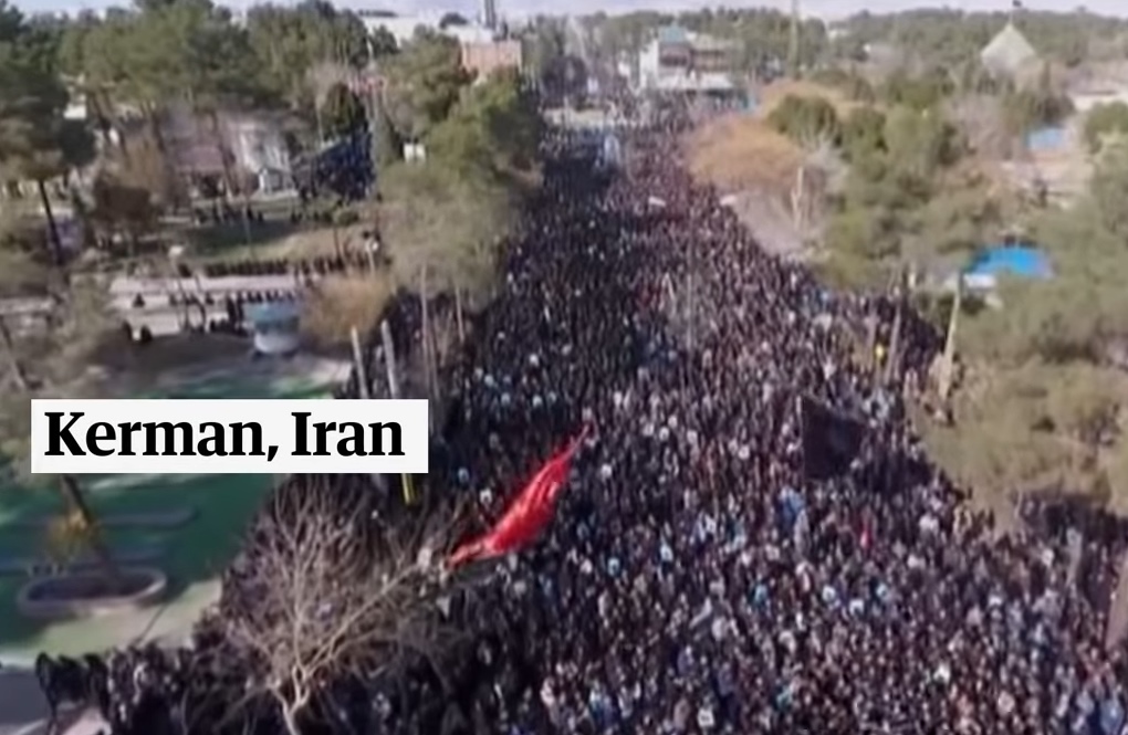  伊朗克尔曼市爆发游行，民众聚集悼念，视频截图