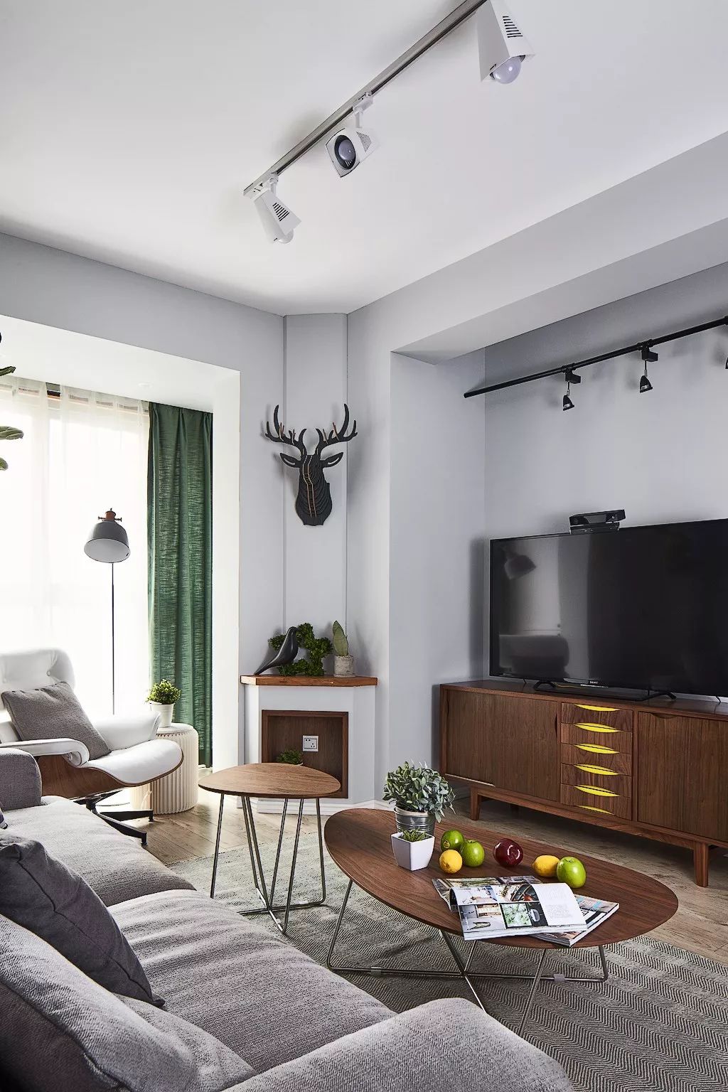 客厅不吊顶装上导轨灯时尚又高档