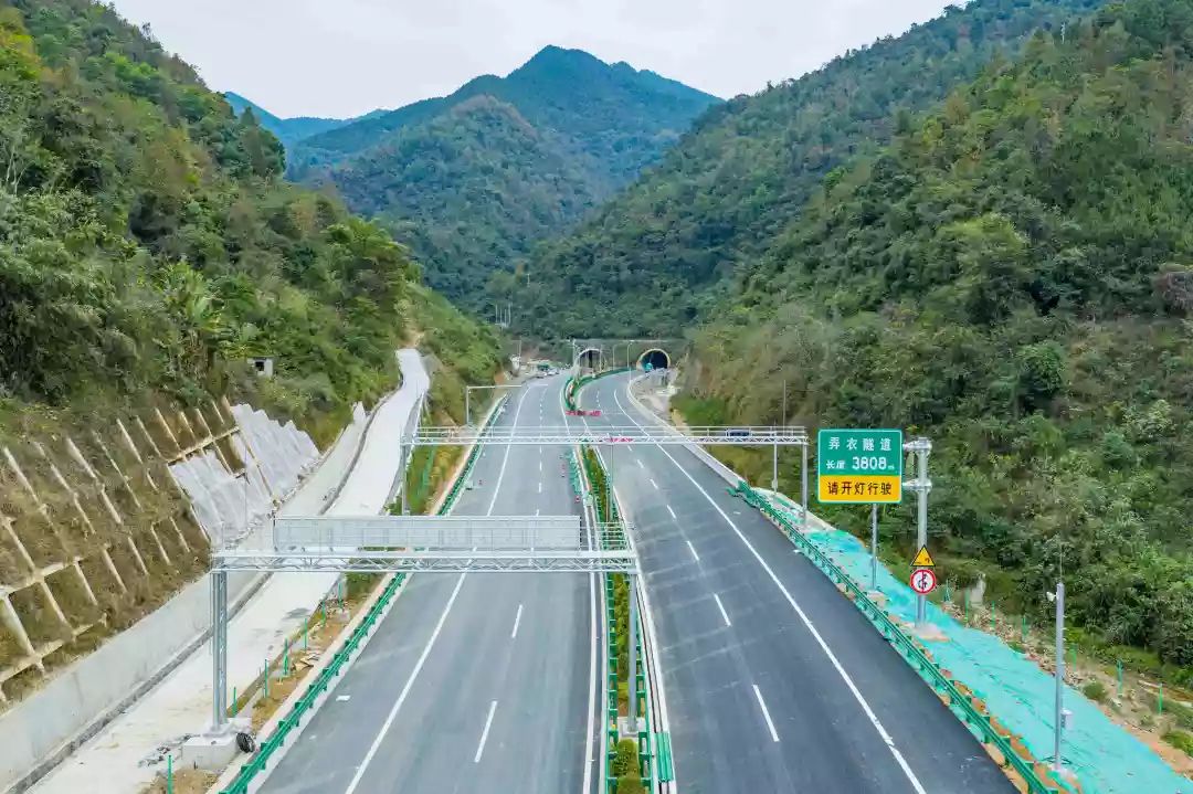重大好消息广西这条高速公路8日建成通车多张高清大图流出