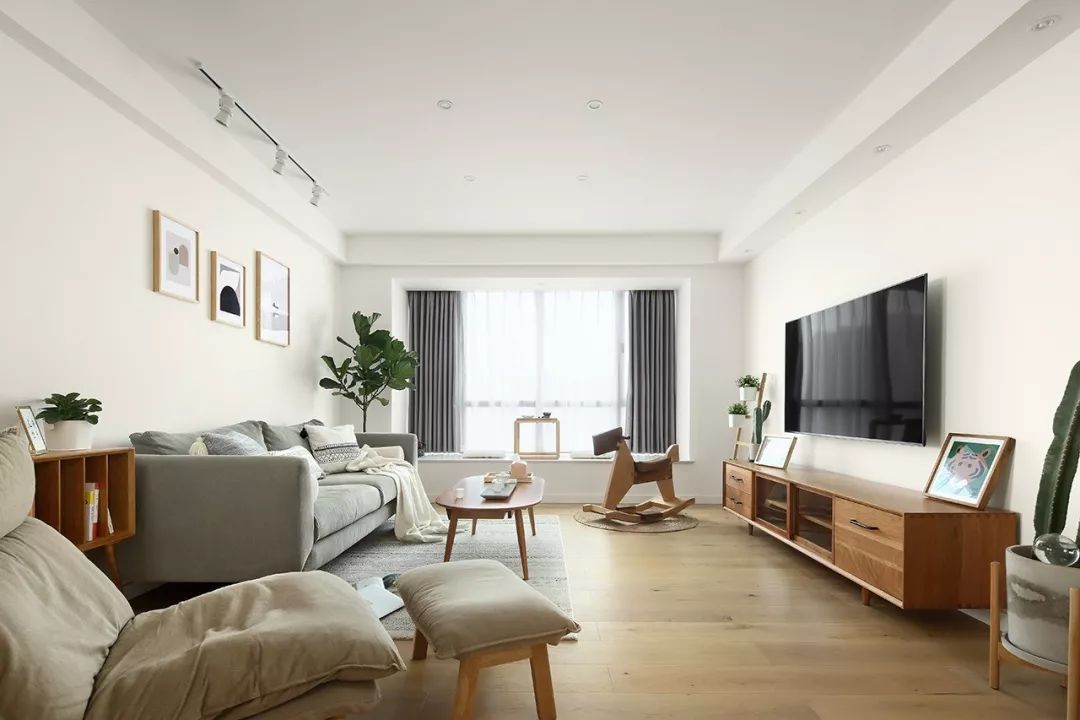 客厅不吊顶装上导轨灯时尚又高档