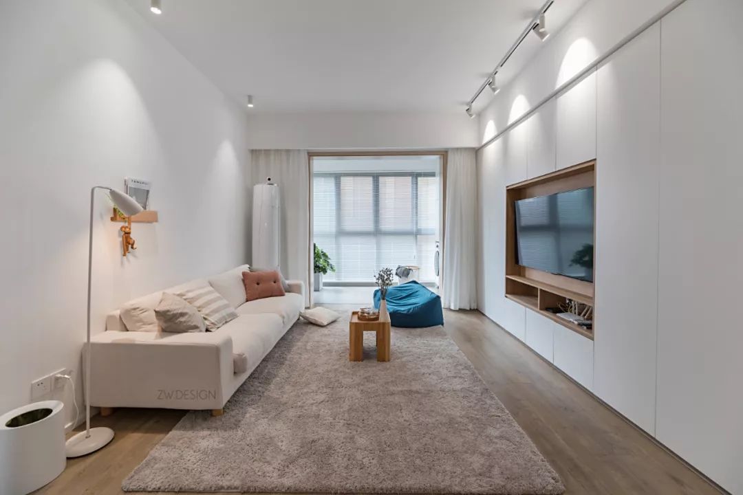 客厅不吊顶装上导轨灯时尚又高档