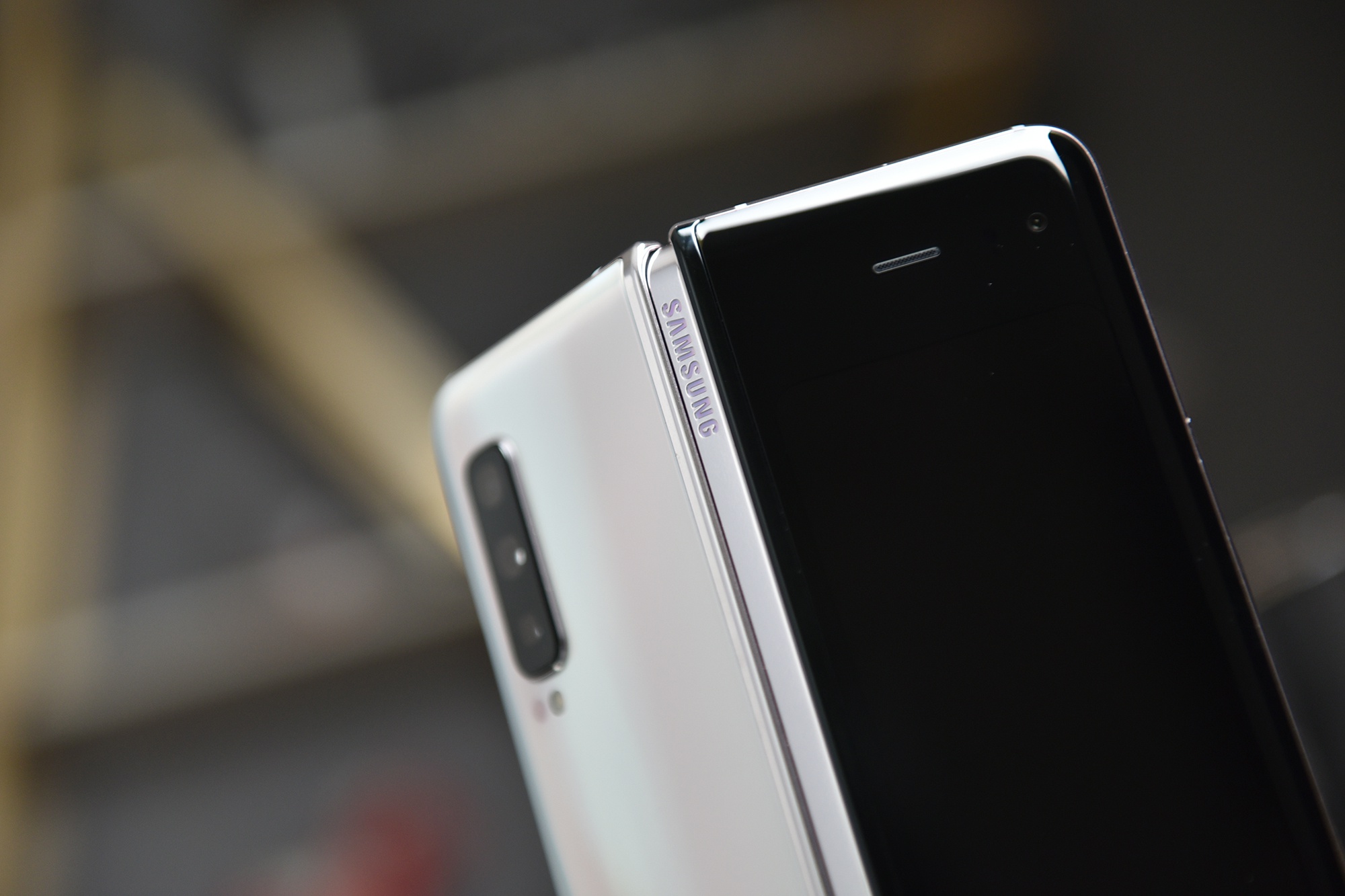 尖端科技与高端奢华的碰撞 心系天下三星w20 5g评测