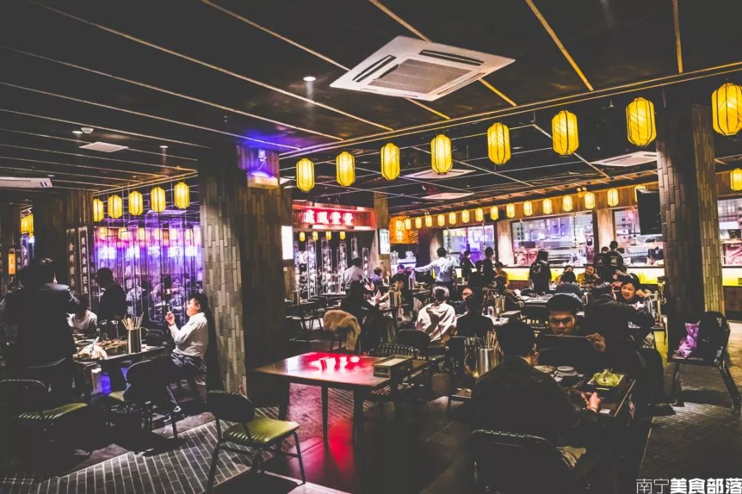 从13㎡小摊到1200㎡室内夜市桃源路里藏着他们10年的餐饮梦