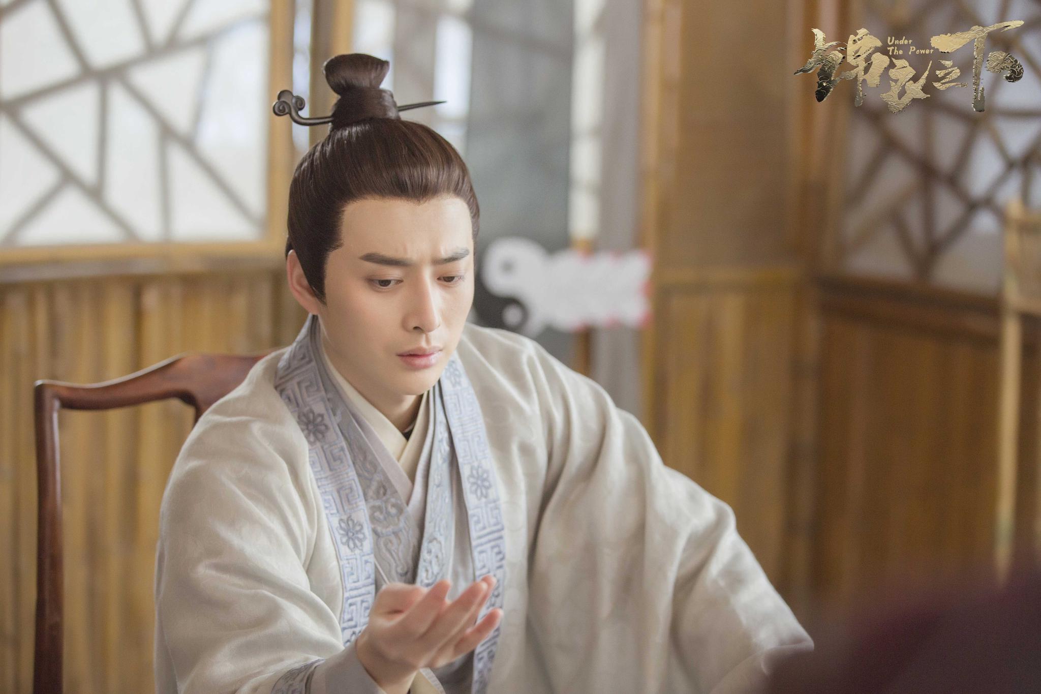 《锦衣之下》热播 韩承羽化身"蓝青玄"上线助攻