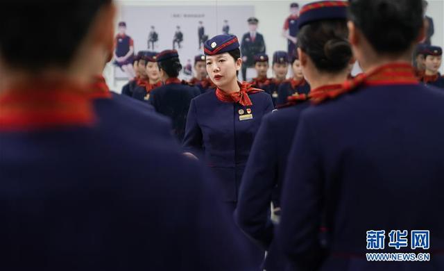武汉:动车组乘务人员备战春运