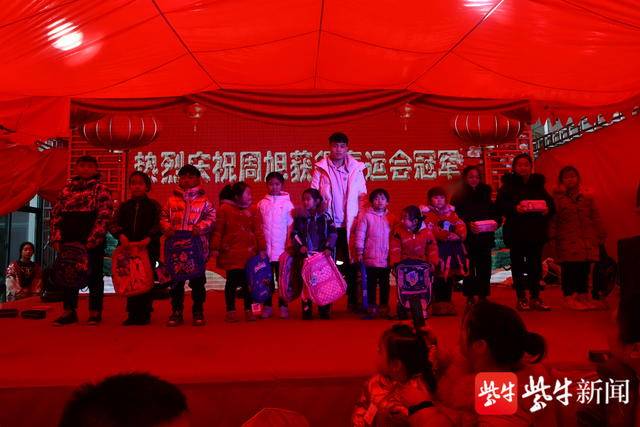 周旭个头高,反应快,小时候周旭喜欢看武打片,后来就喜欢上了武术