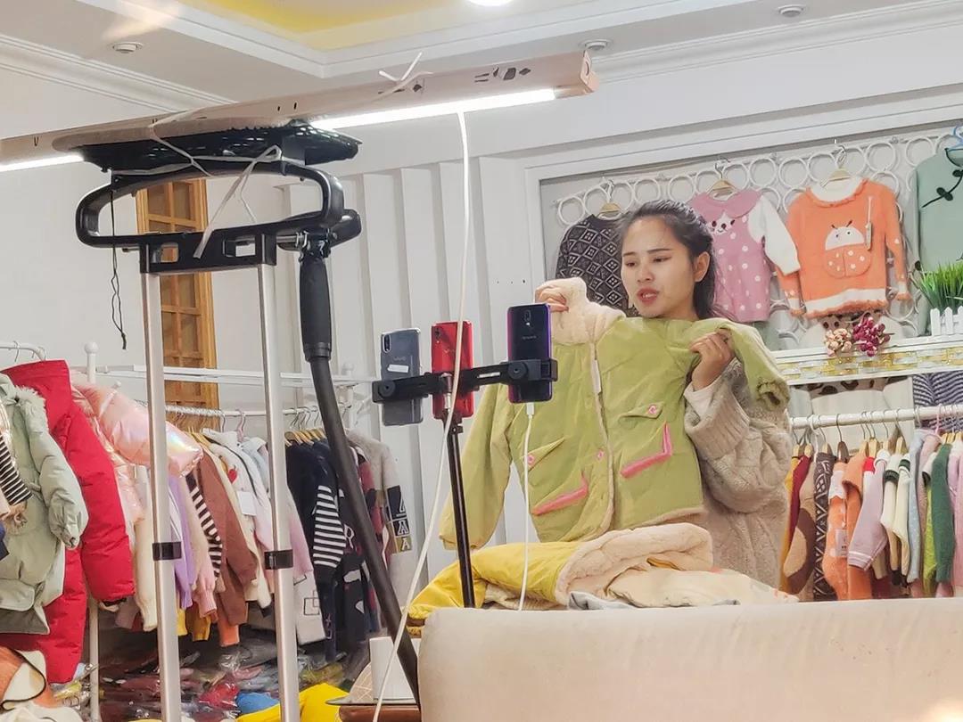 在中国最大的童装城看直播重构新世界