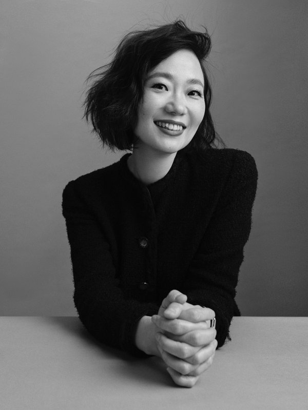 新品;辛芷蕾费德勒传递节日浓情|大使|世界时装之苑elle_新浪新闻