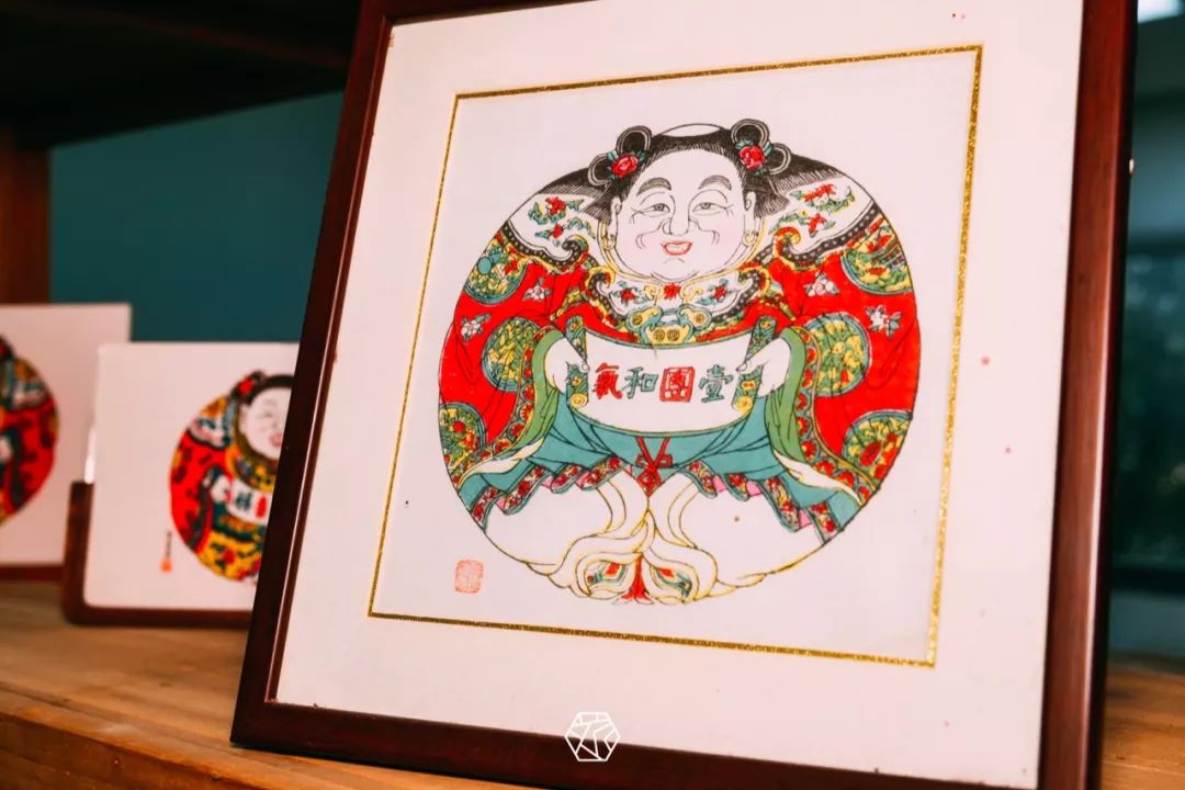 桃花坞木刻年画的传统手艺人慢工细活,周而复始的那份坚守和传承即将