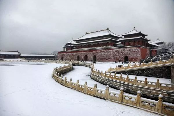 ▲1月5日晚，北京迎来2020年首场降雪。图为1月6日拍摄的北京故宫雪景。（新华社）