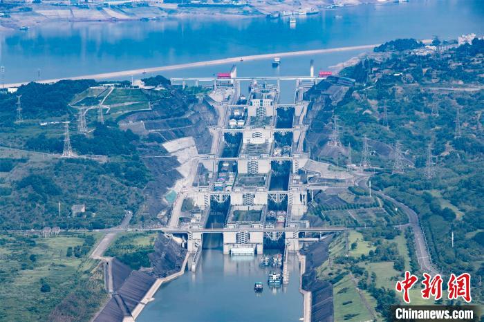 三峡双线五级船闸持续保持安全高效运行（资料图） 林海 摄