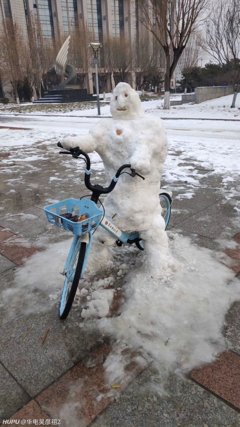 北京下雪了,民间艺术家们迫不及待开启堆雪人大赛