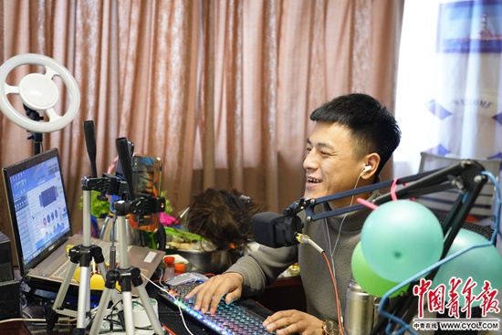 王洪伟旗下的一个主播正在直播。