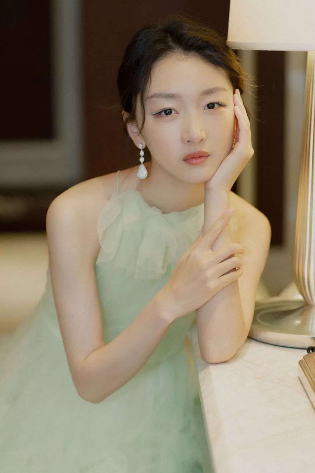 人生大放异彩的同时,周冬雨对于时尚的品味也是在女明星中娇娇领先.