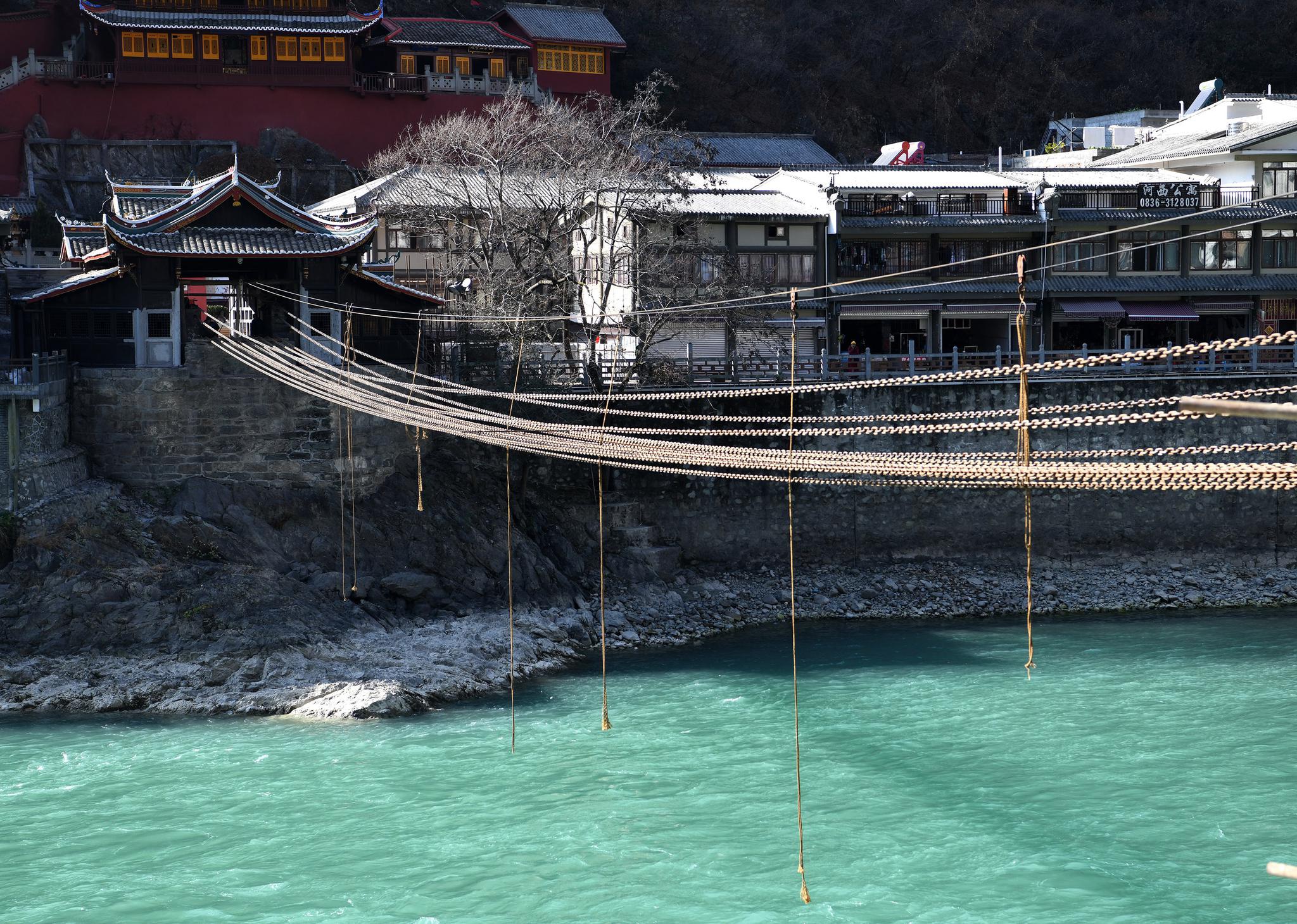 四川泸定桥进行封闭施工维修